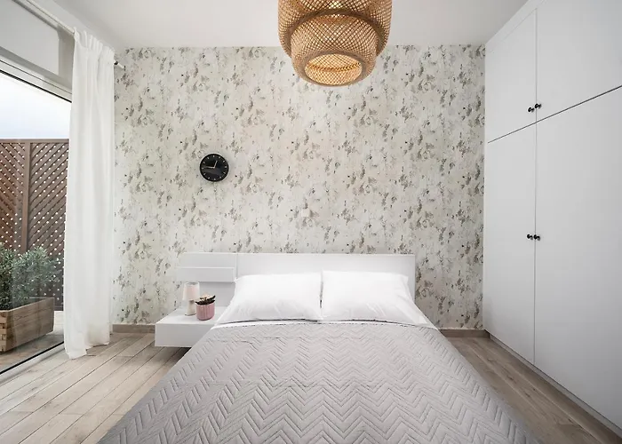 Warmth & Charm Island Style דירה