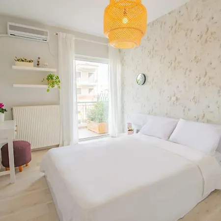 Warmth & Charm Island Style Apartment