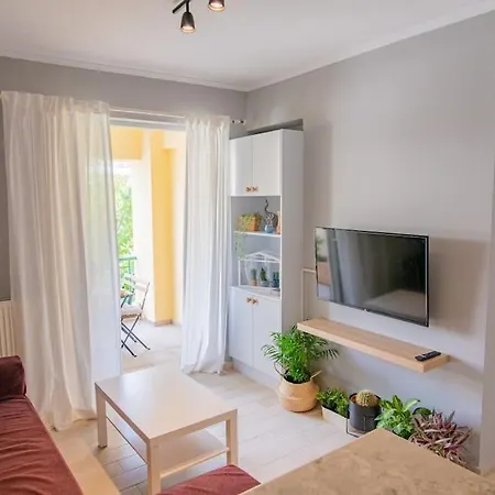 Warmth & Charm Island Style Apartment